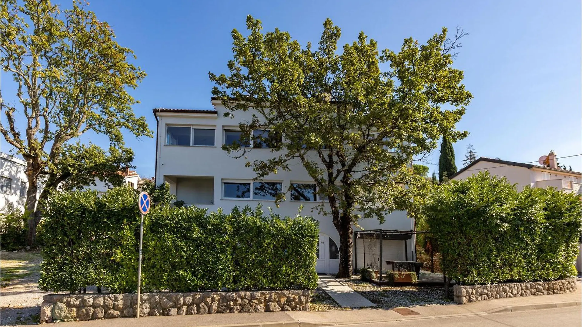 Amazing Apartment In Njivice With Kitchen