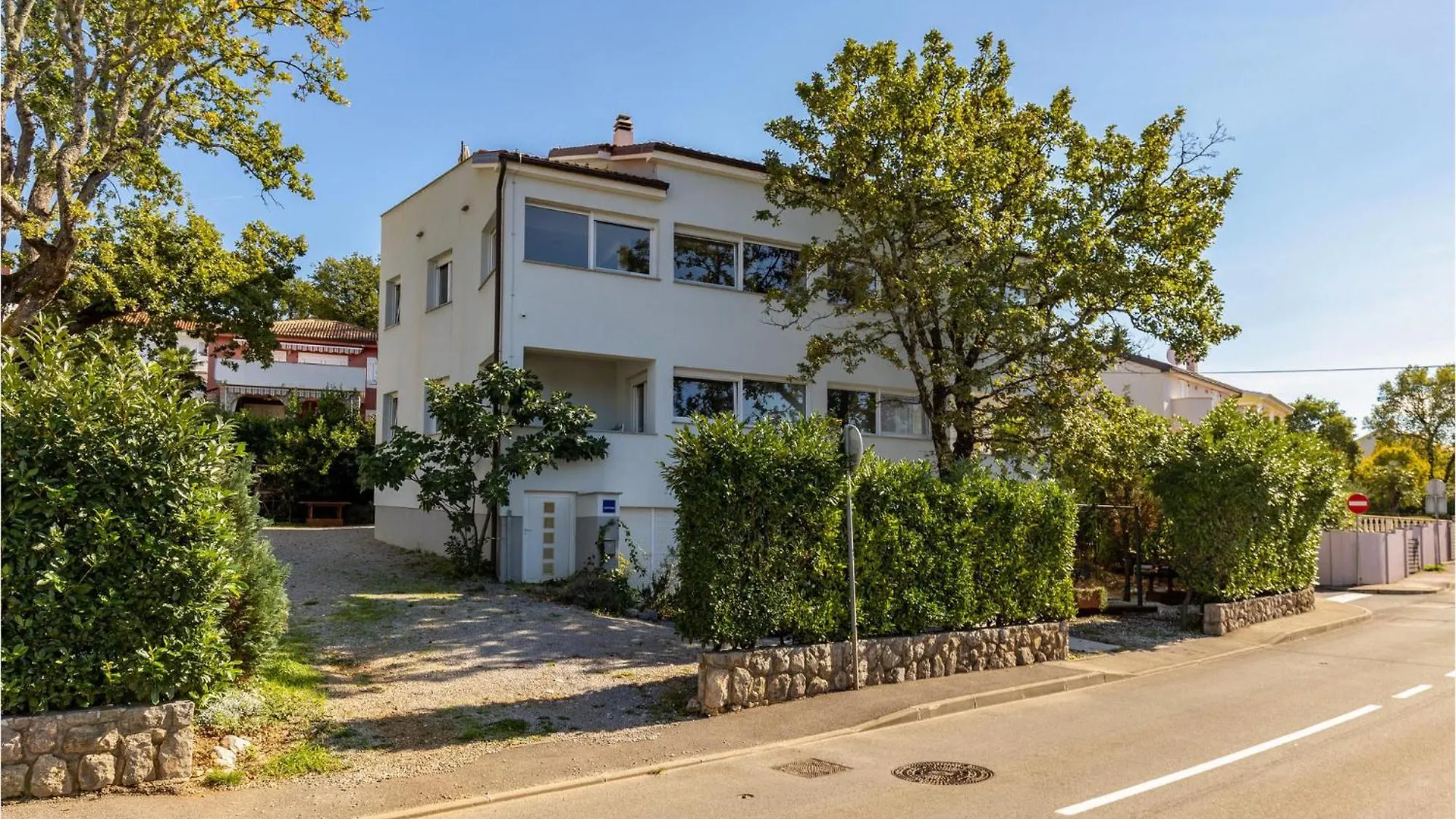 Amazing Apartment In Njivice With Kitchen