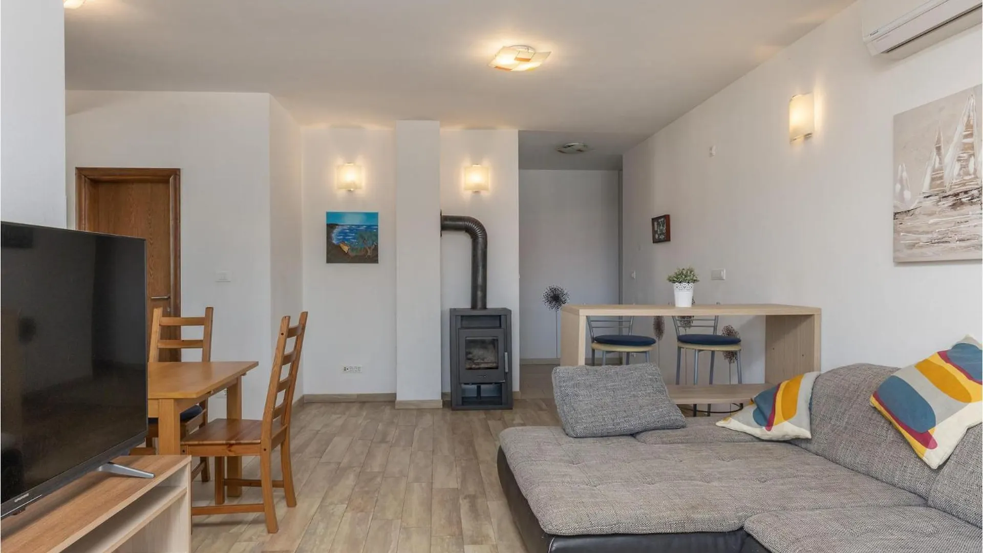 Amazing Apartment In Njivice With Kitchen