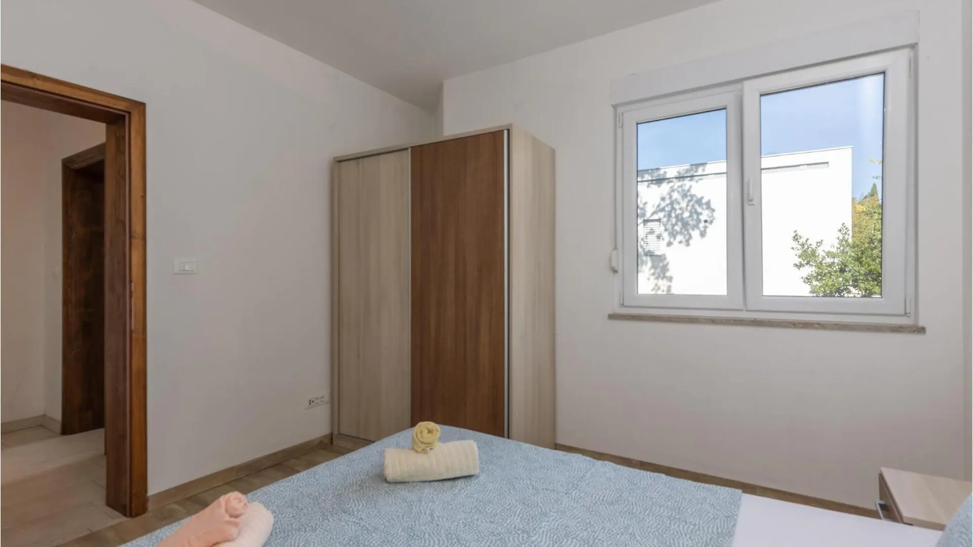 Amazing Apartment In Njivice With Kitchen